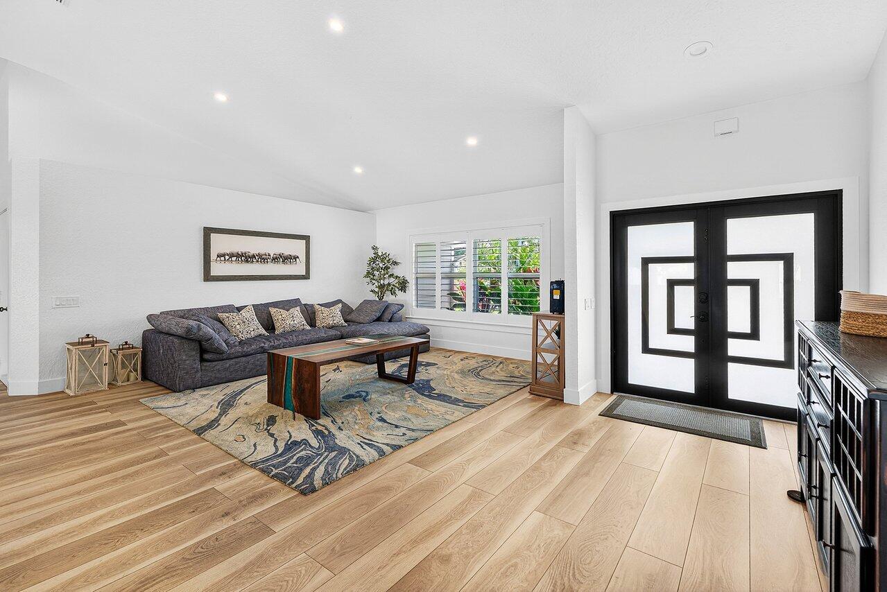 8331 Southeast Quail Ridge Way Hobe Sound, FL 33455 - Photo 3 of 24 Living Room