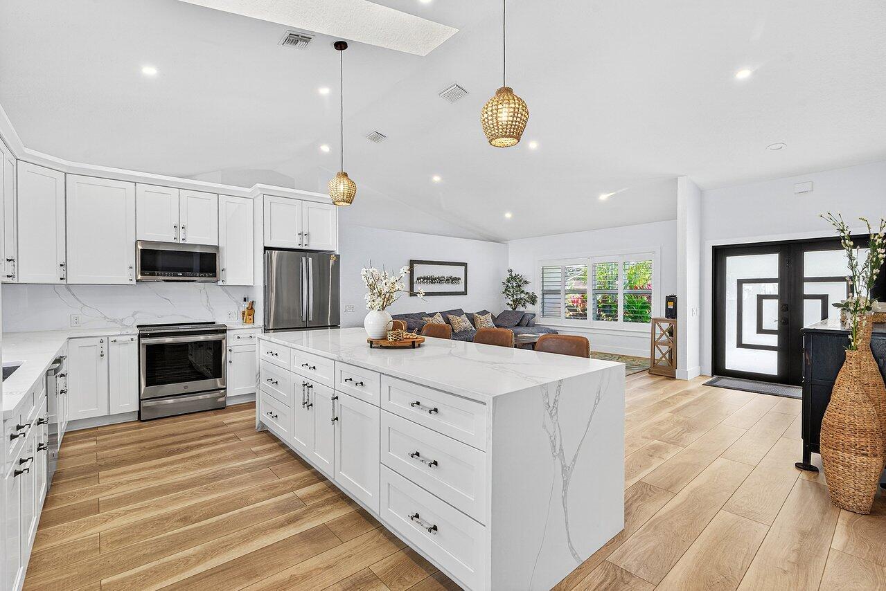 8331 Southeast Quail Ridge Way Hobe Sound, FL 33455 - Photo 5 of 24 Island to Living Room