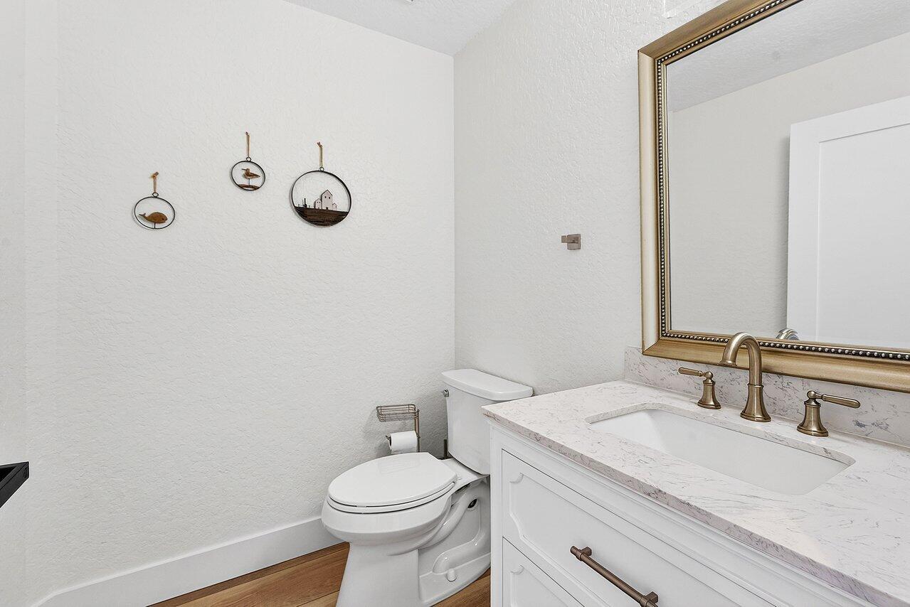 8331 Southeast Quail Ridge Way Hobe Sound, FL 33455 - Photo 9 of 24 Powder Room