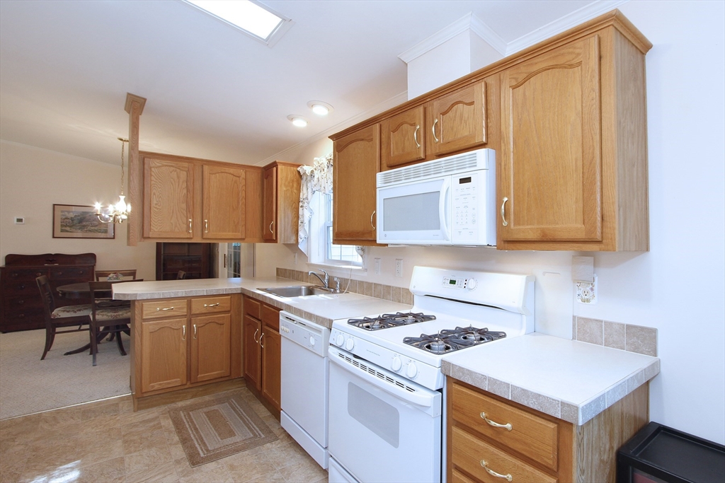 507 Crystal Way Middleboro, MA 02346 - Photo 7 of 36