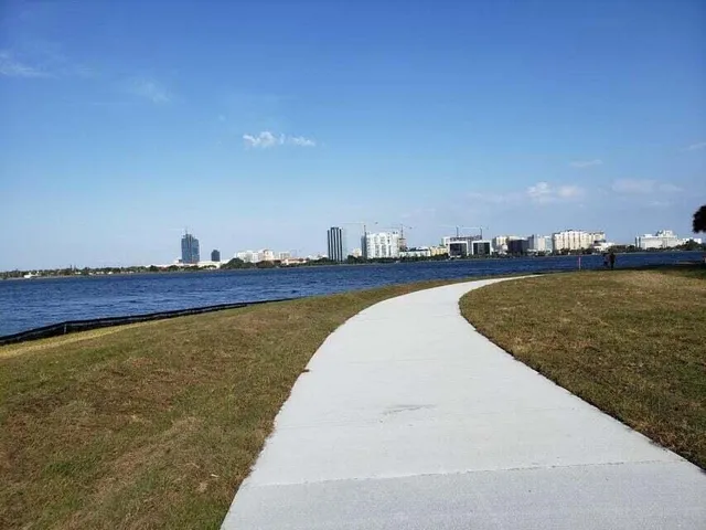 $2,200 | 616 Executive Center Drive, Unit 102, West Palm Beach, FL 33401