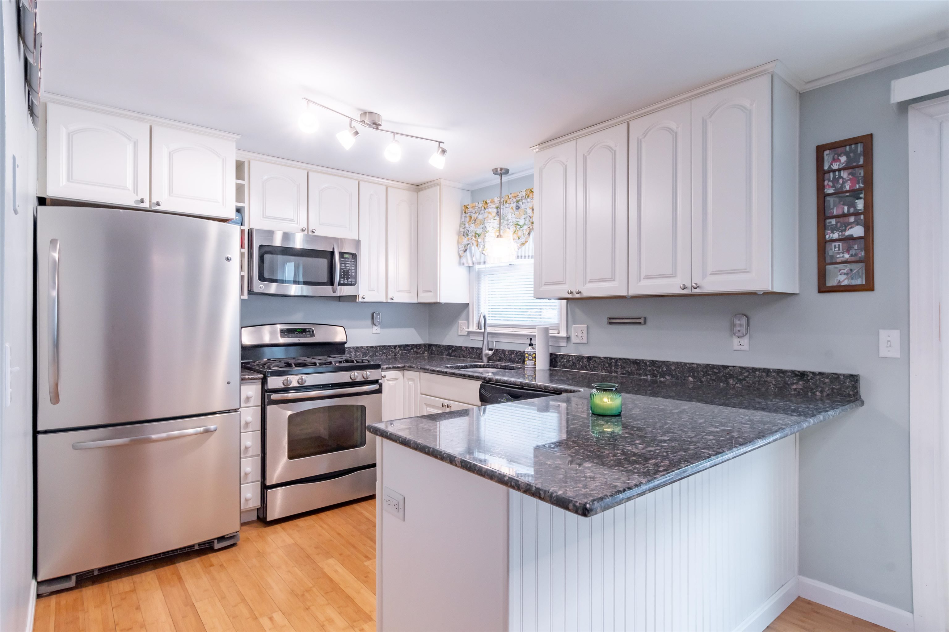 54 Bluestone Drive Nashua, NH 03060 - Photo 9 of 16