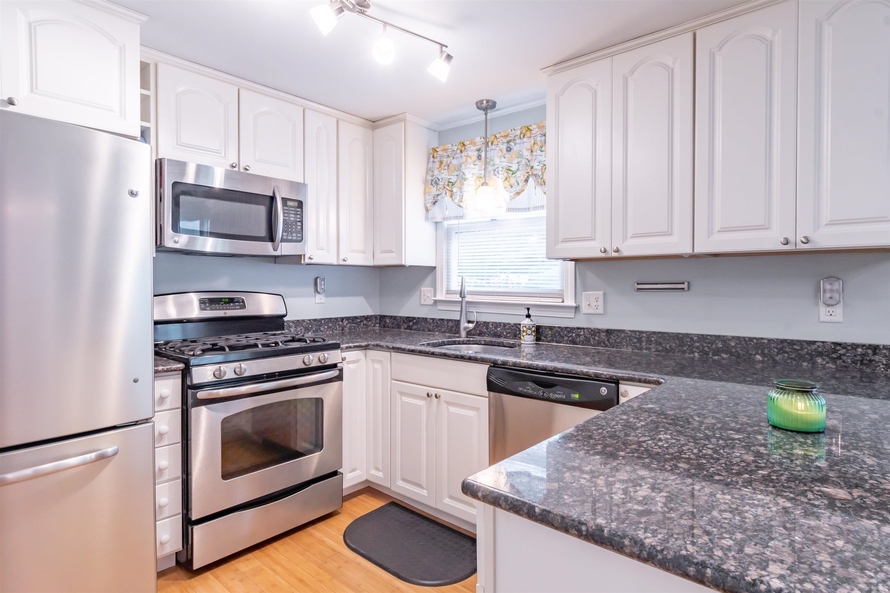 54 Bluestone Drive Nashua, NH 03060 - Photo 10 of 16