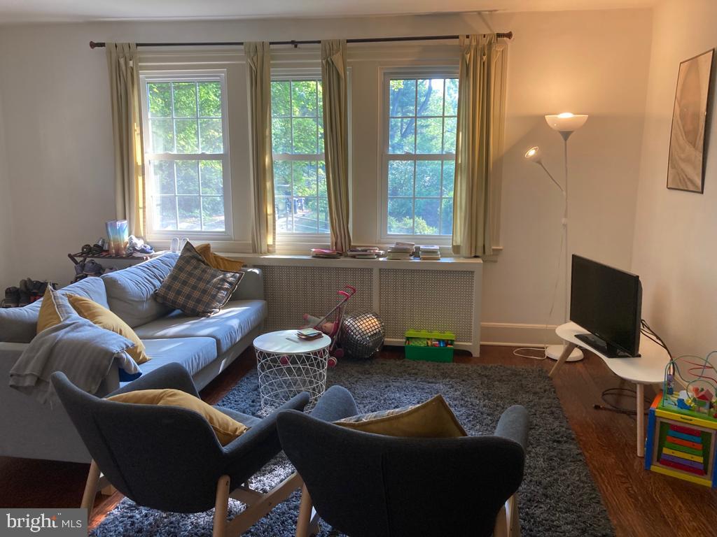 26 Rolling Road Wynnewood, PA 19096 - Photo 2 of 18 Living / family room