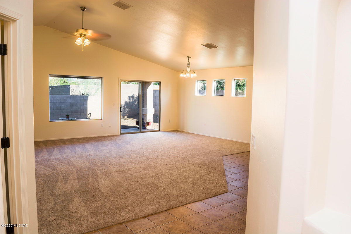 553 South Stone Bench Road Vail, AZ 85641 - Photo 9 of 27
