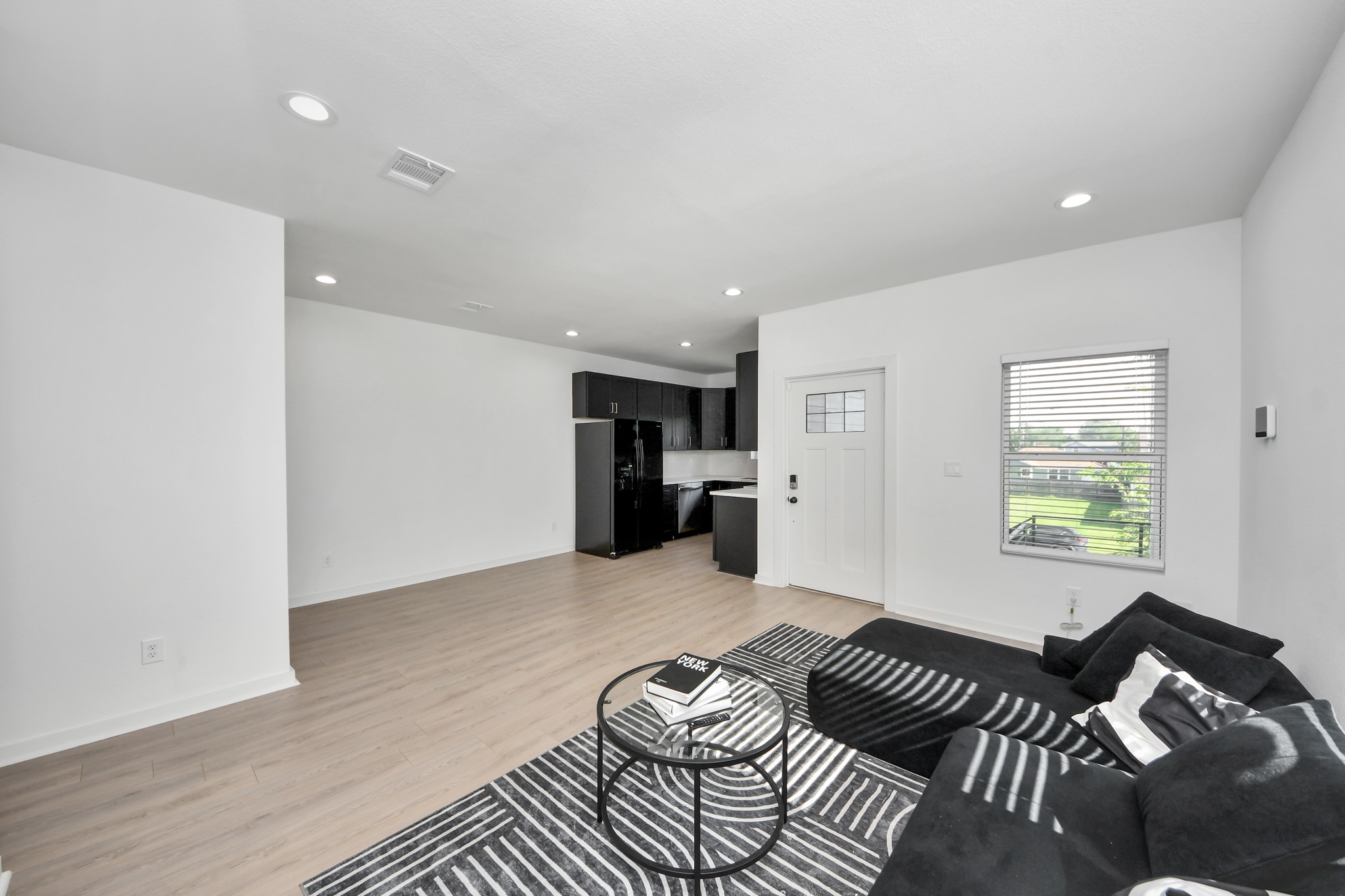 9732 Tuffly Street, Unit B Houston, TX 77029 - Photo 8 of 30