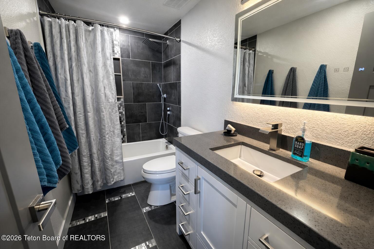 963 Stump Creek Road Auburn, WY 83111 - Photo 30 of 44 Guest Bath