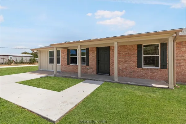 $294,900 | 7227 Corsicana Street, Iola, TX 77861