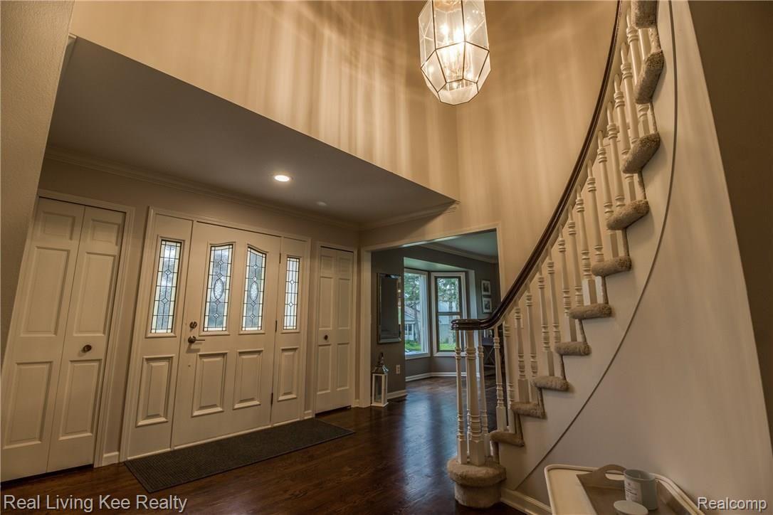3767 Summit Ridge Drive Rochester, MI 48306 - Photo 5 of 66 Entrance 1.jpg