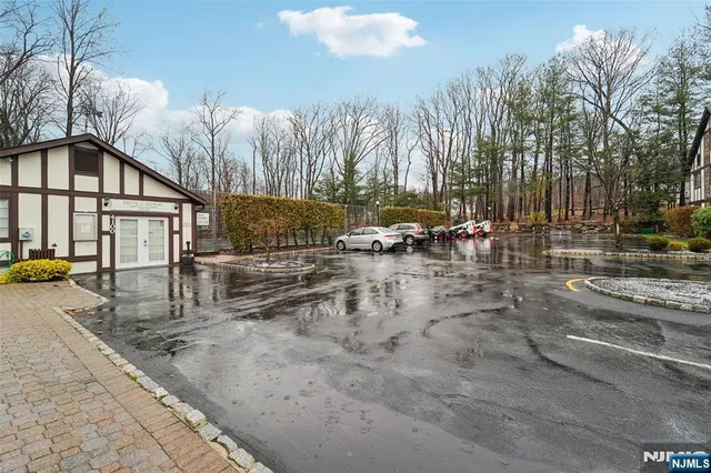 $289,000 | 2007 Hawthorne Lane, Unit 2007, Mahwah, NJ 07430
