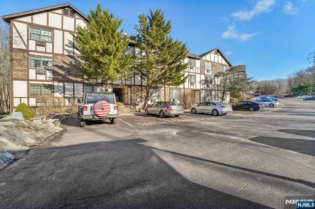 $289,000 | 2007 Hawthorne Lane, Unit 2007, Mahwah, NJ 07430