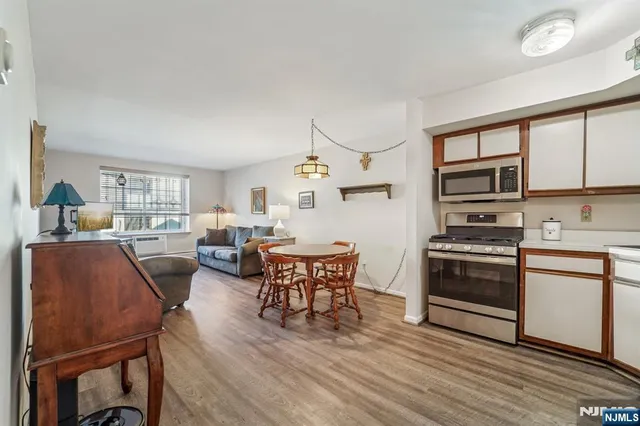 $289,000 | 2007 Hawthorne Lane, Unit 2007, Mahwah, NJ 07430