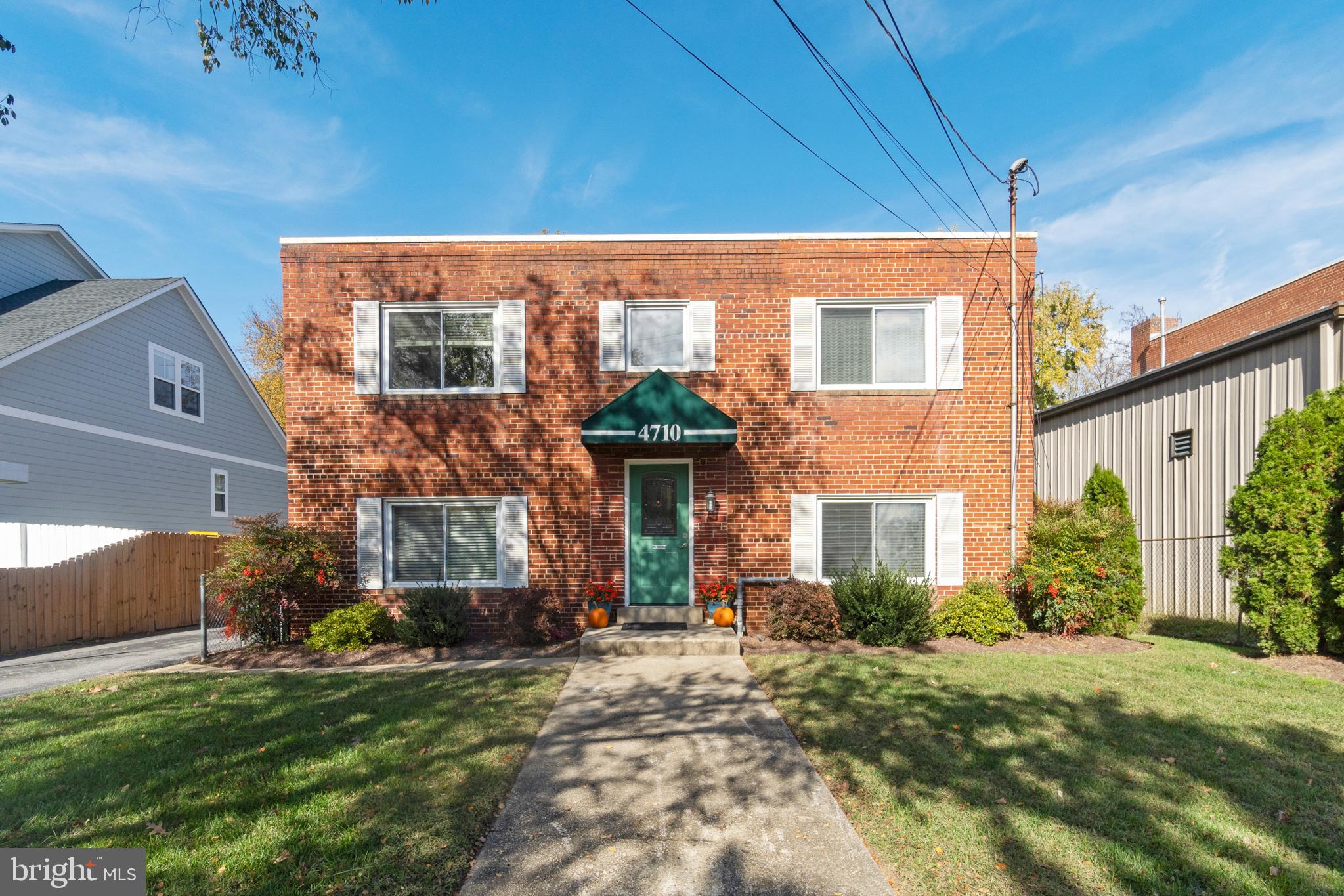 Turnkey 3 unit bldg in Riverdale Town Center!