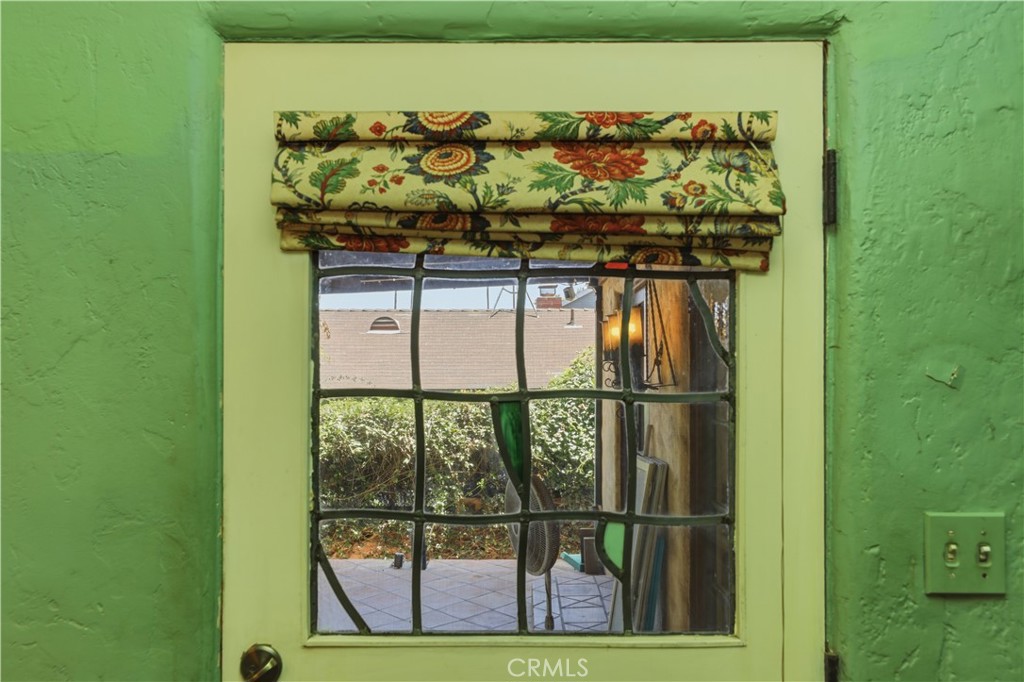 4579 University Riverside, CA 92501 - Photo 20 of 44 window in dining room