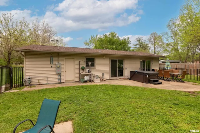 $219,000 | 2017 West Norwood Drive, Carbondale, IL 62901
