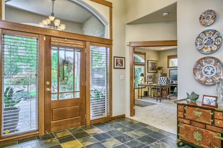 914 St Andrews Way Eagle Point, OR 97524 - Photo 5 of 35 Additional Photo