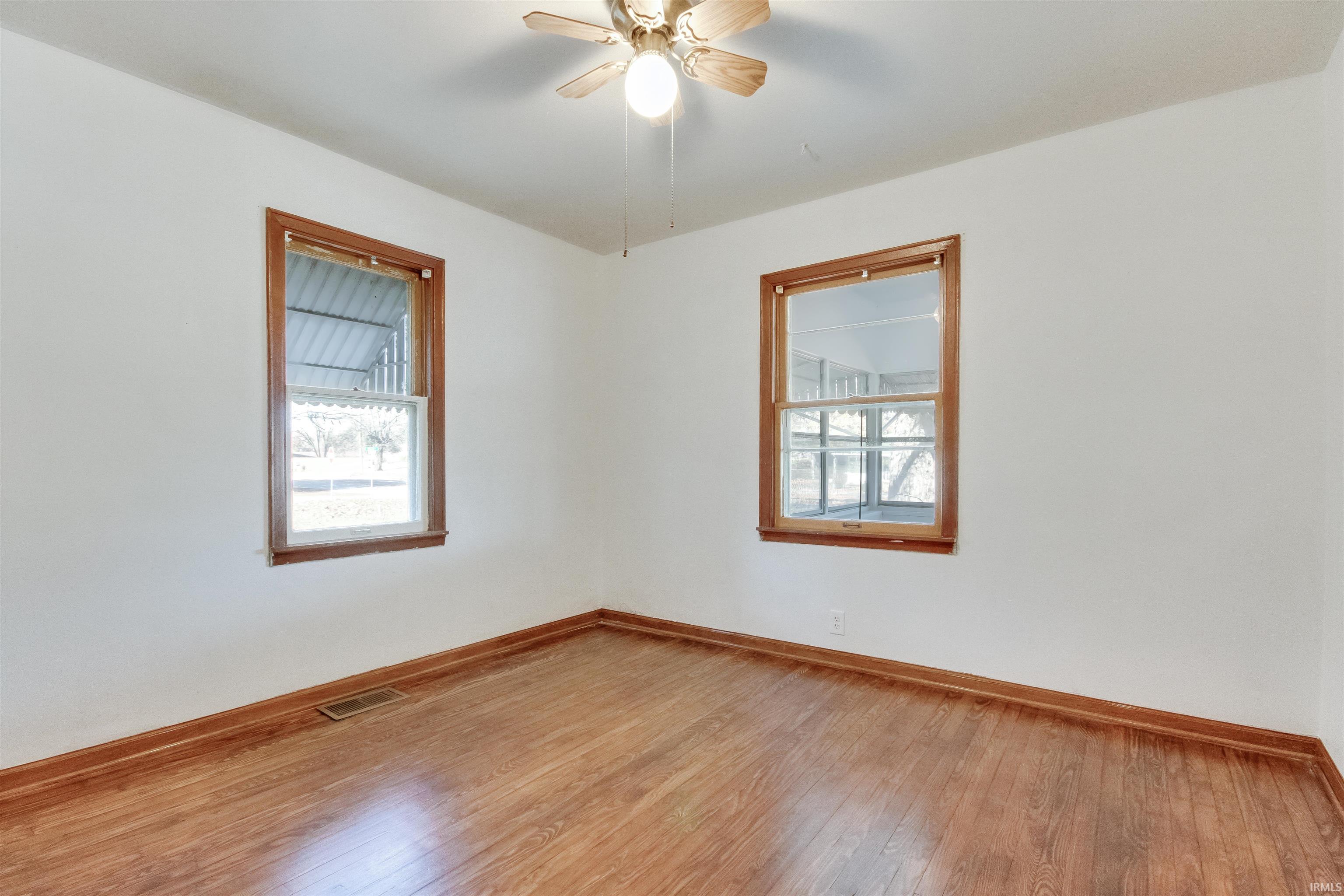 367 West Wolfe Street Sullivan, IN 47882 - Photo 11 of 27