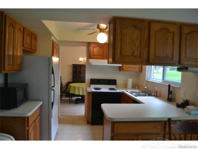937 Dickson Lane Rochester Hills, MI 48307 - Photo 2 of 6