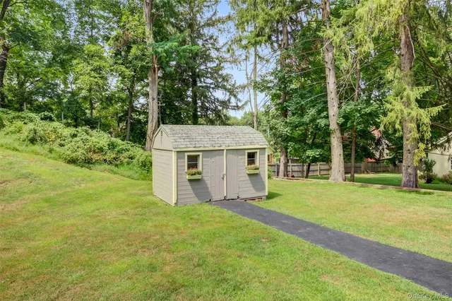 a picture of a room with a floor