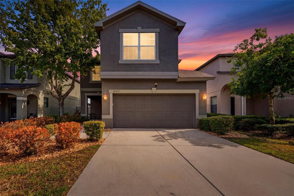 10257 Newminster Loop Ruskin, FL 33573 - Photo 2 of 52