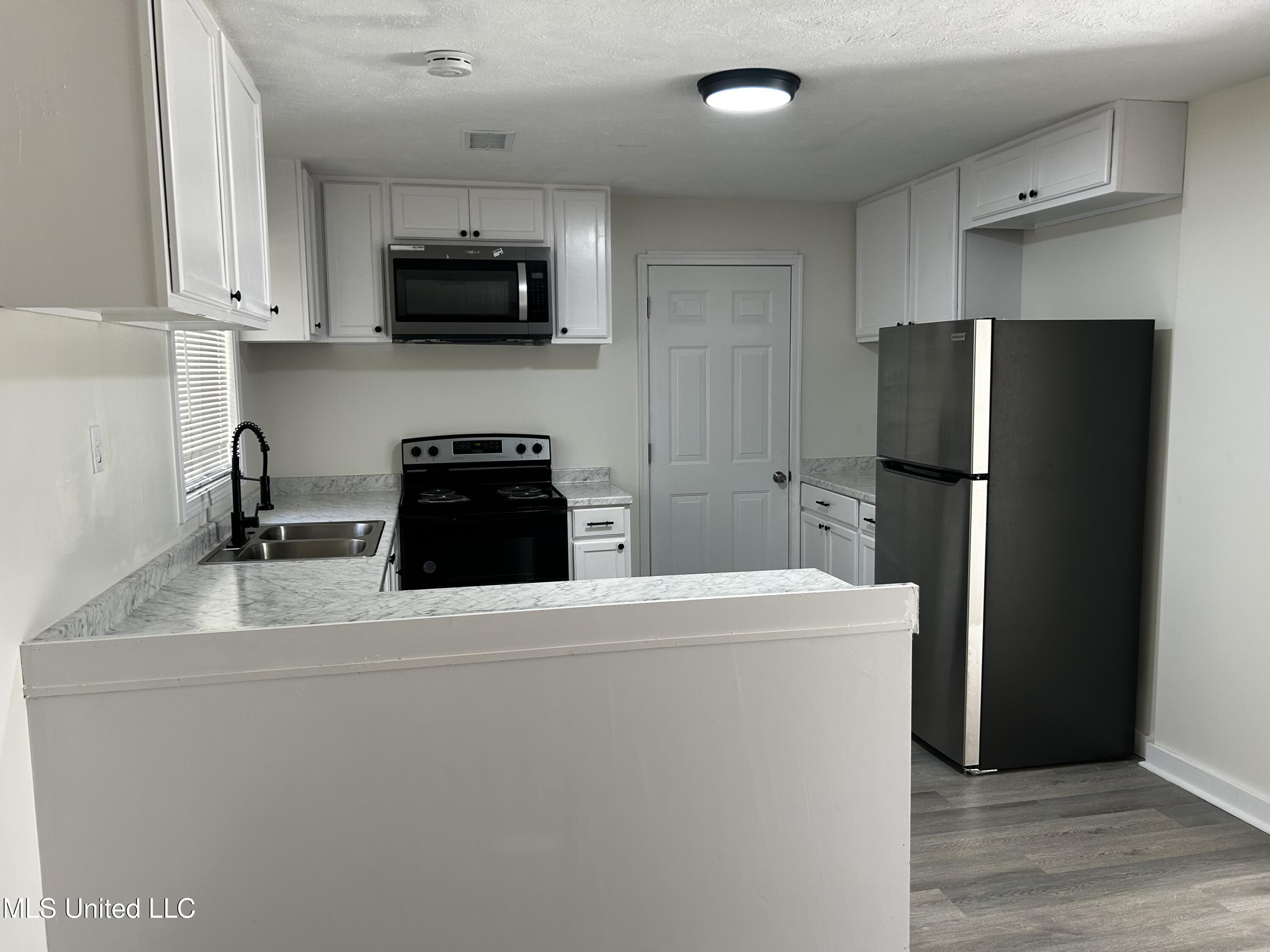 312 Cedars Of Lebanon Road Jackson, MS 39206 - Photo 5 of 6 Kitchen