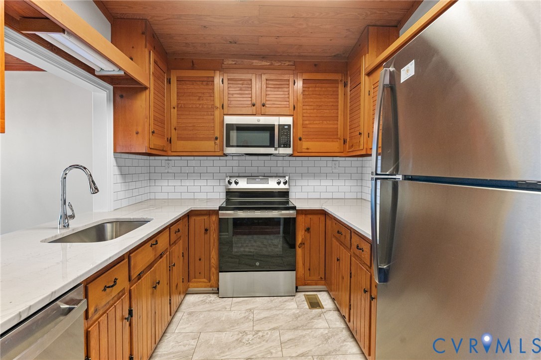 483 Mechams Cove Road Topping, VA 23169 - Photo 11 of 38