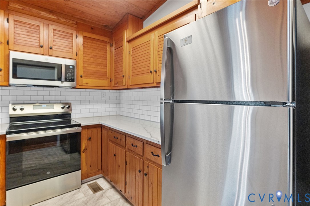 483 Mechams Cove Road Topping, VA 23169 - Photo 12 of 38