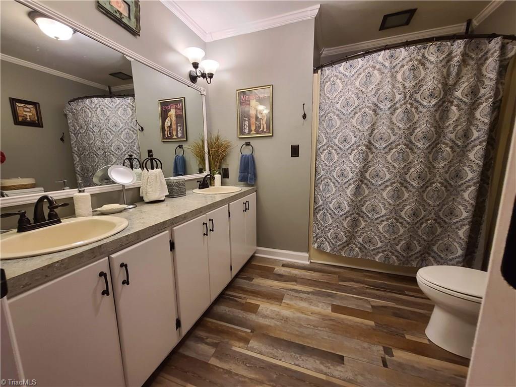 515 Gregory Road Union Grove, NC 28689 - Photo 22 of 30 2nd bathroom