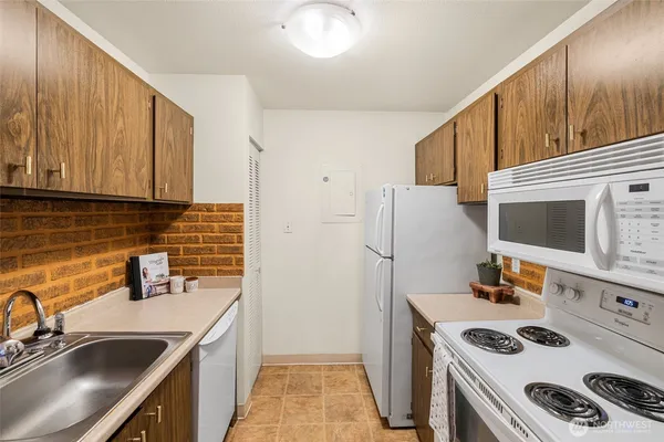 $227,000 | 1506 North Defiance Street, Unit R102, Tacoma, WA 98406