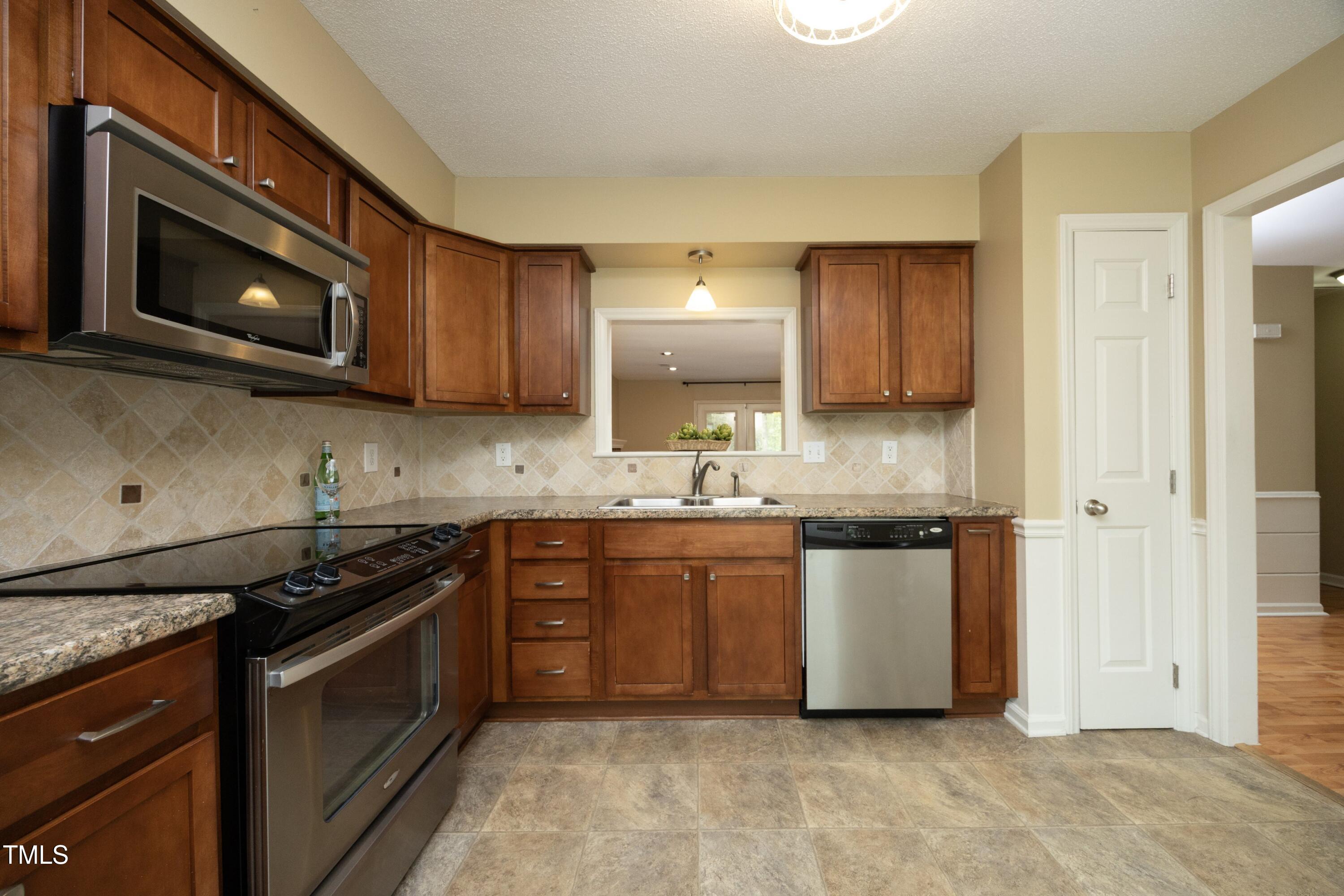 6417 Meadow View Drive Raleigh, NC 27609 - Photo 5 of 42 Kitchen