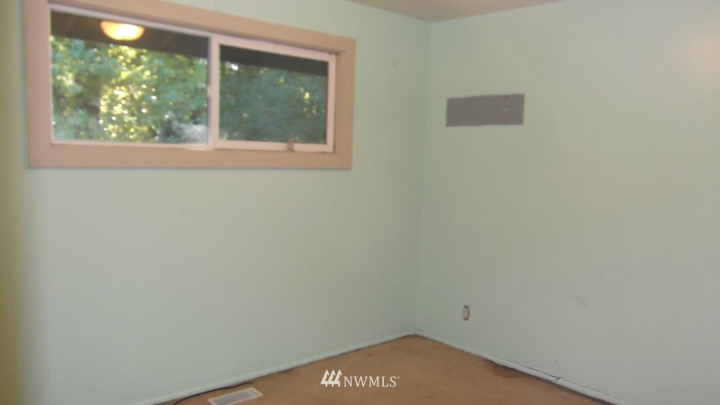 3607 Northeast 8th Street Renton, WA 98056 - Photo 3 of 13