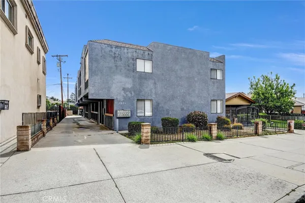 a view of a house and outdoor space