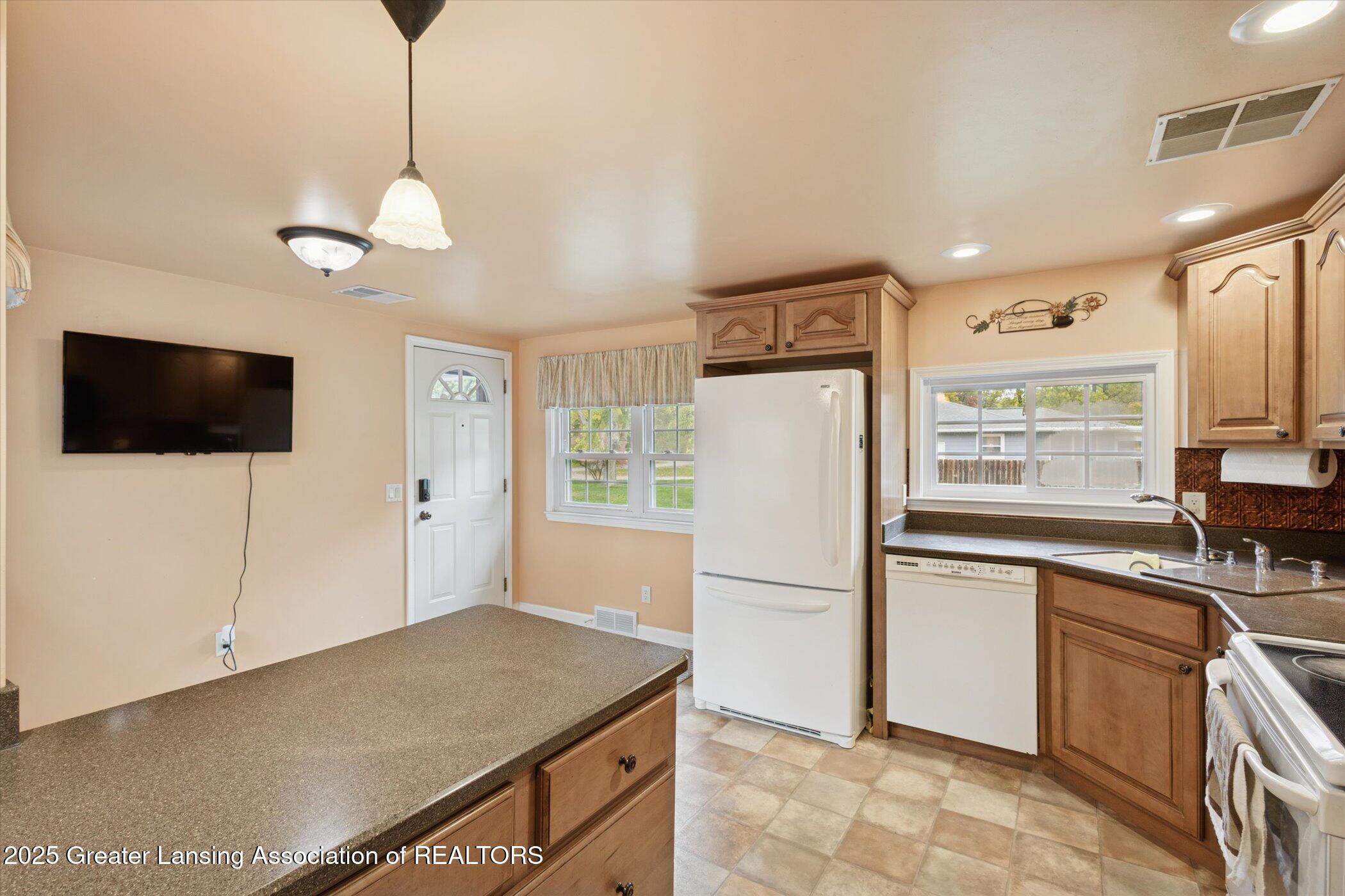 7937 Carlson Road Lansing, MI 48917 - Photo 22 of 62 18-7937-Carlson-Rd-Lansing-MI-48917-Wind