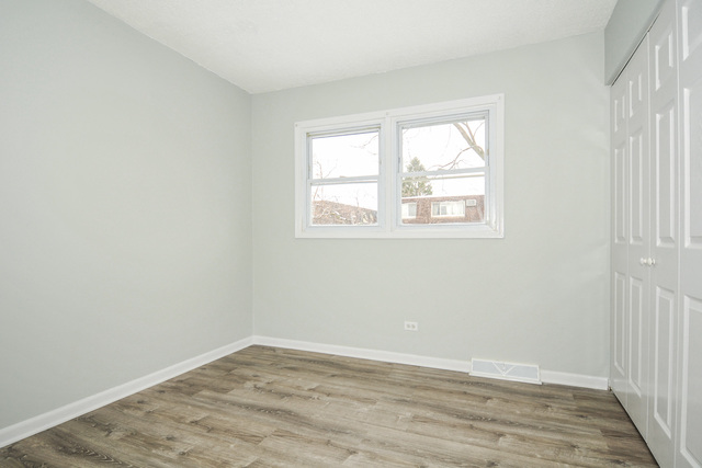 8832 Dee Road Des Plaines, IL 60016 - Photo 14 of 20