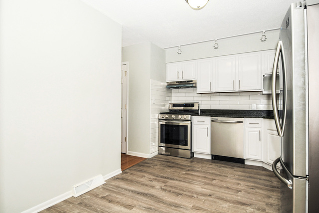 8832 Dee Road Des Plaines, IL 60016 - Photo 6 of 20
