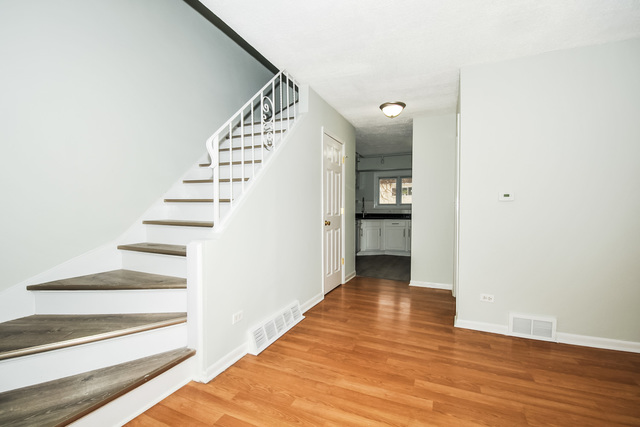 8832 Dee Road Des Plaines, IL 60016 - Photo 8 of 20