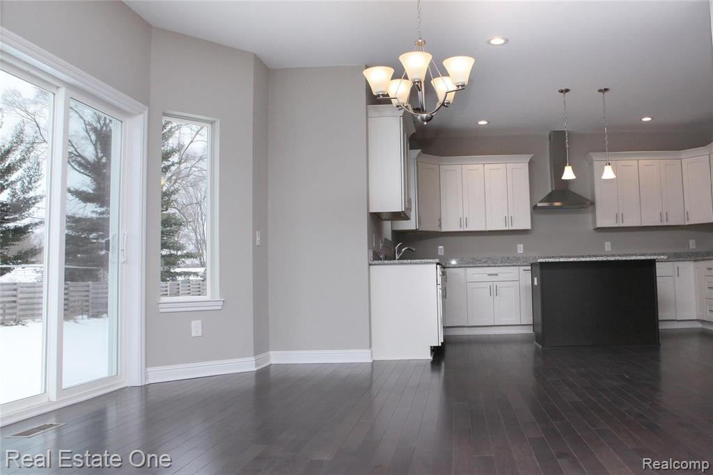 2466 Eastern Avenue Rochester Hills, MI 48307 - Photo 12 of 48