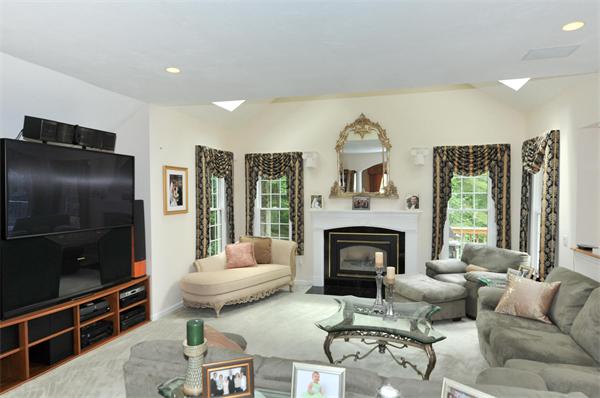 19 Applewood Road Norfolk, MA 02056 - Photo 4 of 25 Gallery Image 4