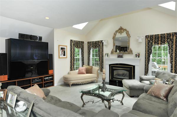 19 Applewood Road Norfolk, MA 02056 - Photo 6 of 25 Gallery Image 6