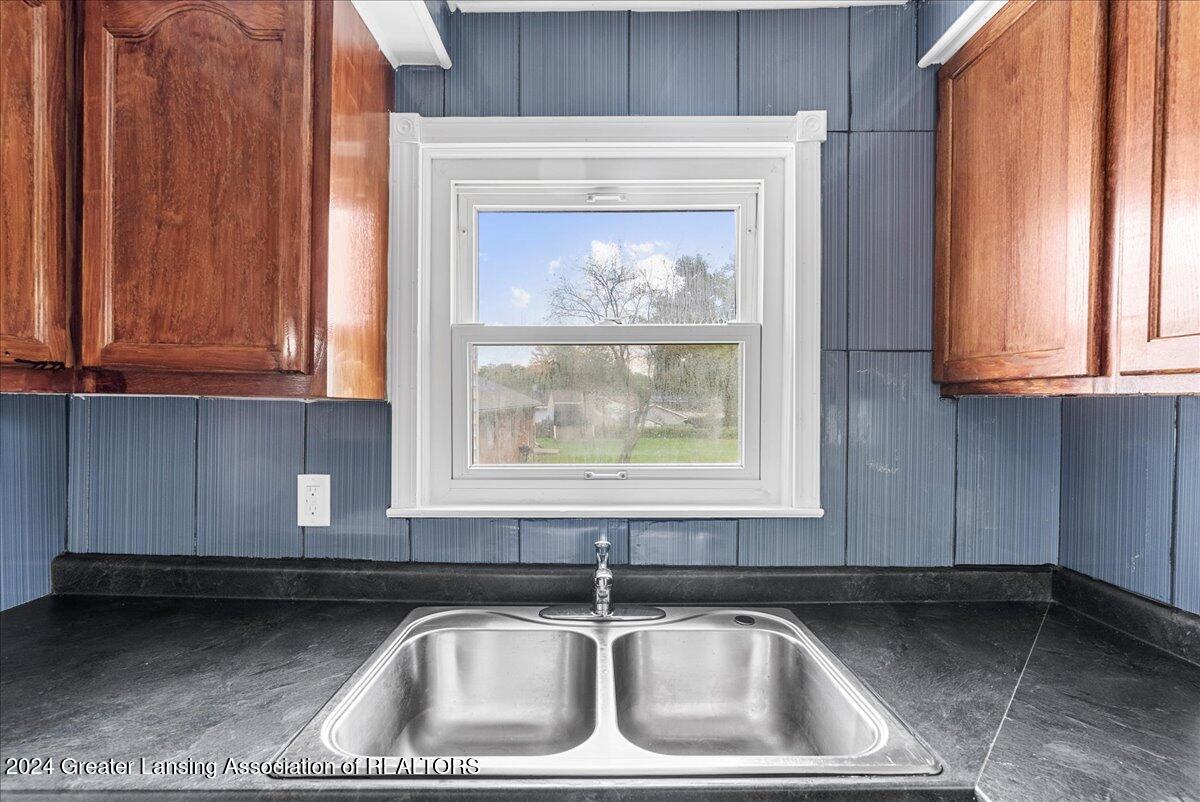 905 Reo Road Lansing, MI 48910 - Photo 13 of 31 21-Media Jett - 21