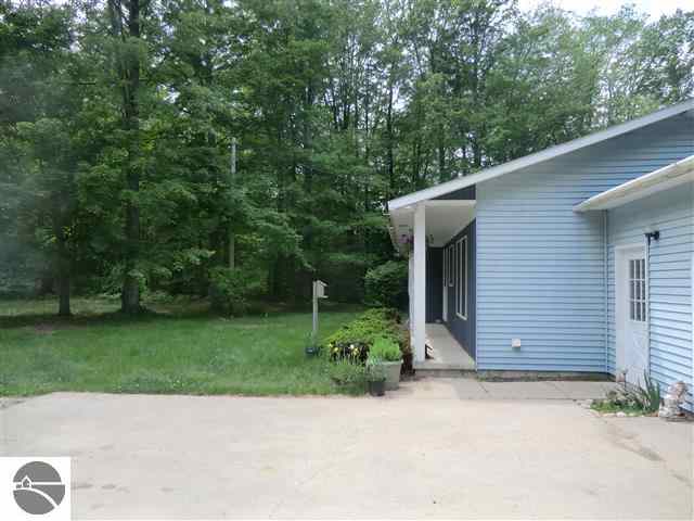 7734 Demerly Road Benzonia, MI 49616 - Photo 5 of 13 1743802-4.JPG