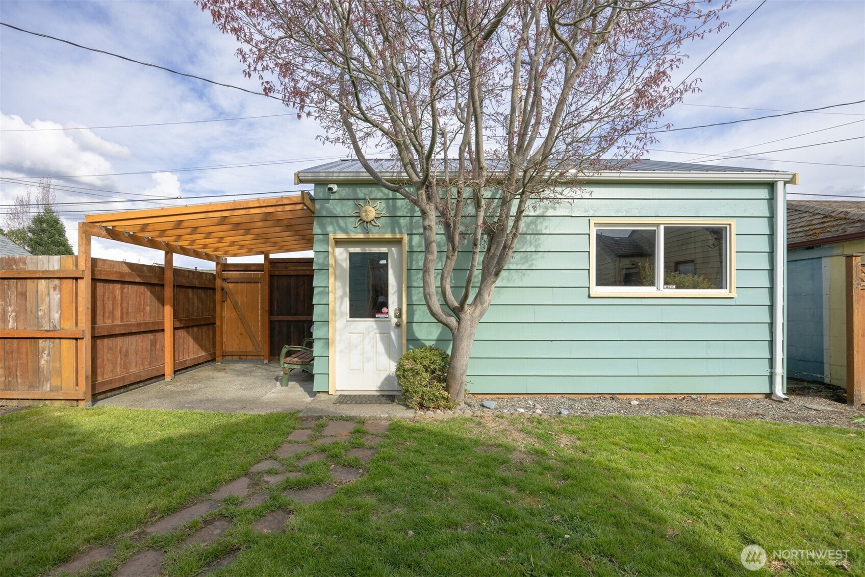 2712 Victor Street Bellingham, WA 98225 - Photo 32 of 40 a view of backyard with large tree