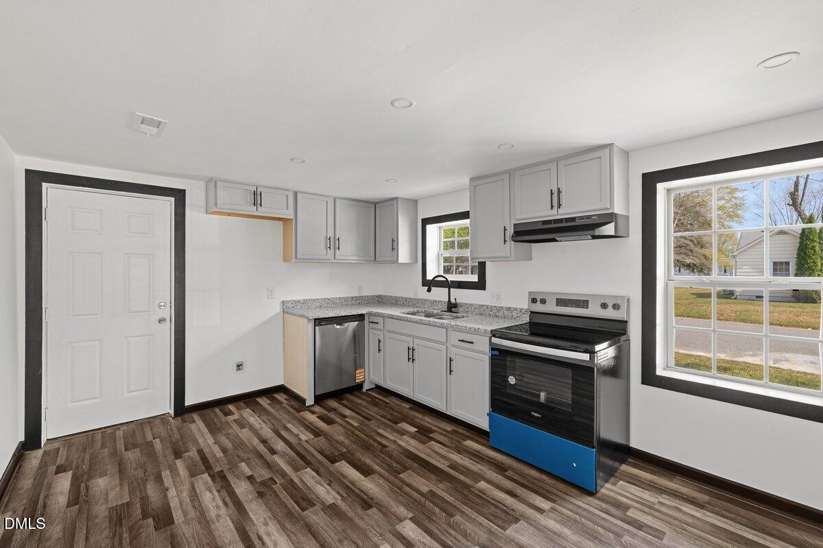 601 Temple Street Selma, NC 27576 - Photo 4 of 13 601 Temple St 12