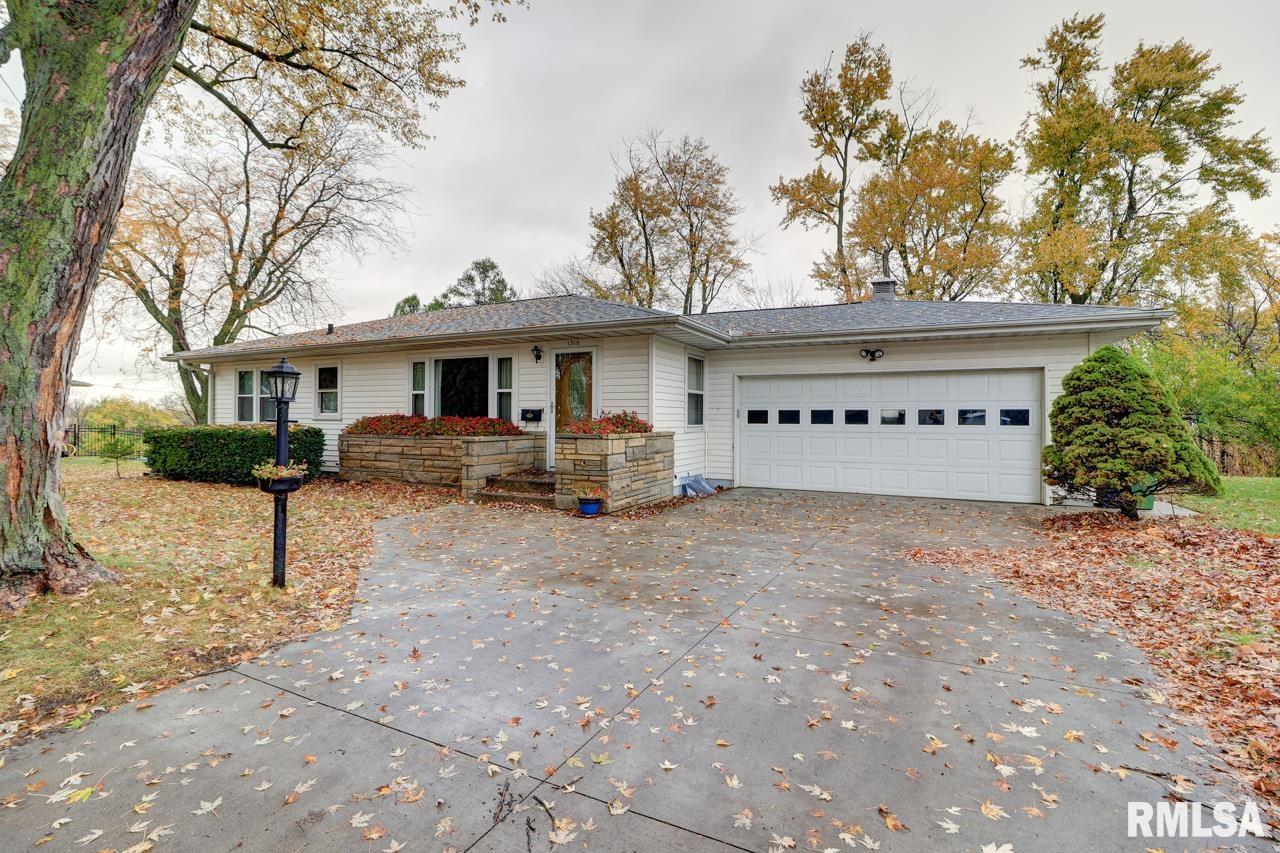 1316 Ridgecrest Drive Clinton, IA 52732 - Photo 1 of 27 Gallery Image 1