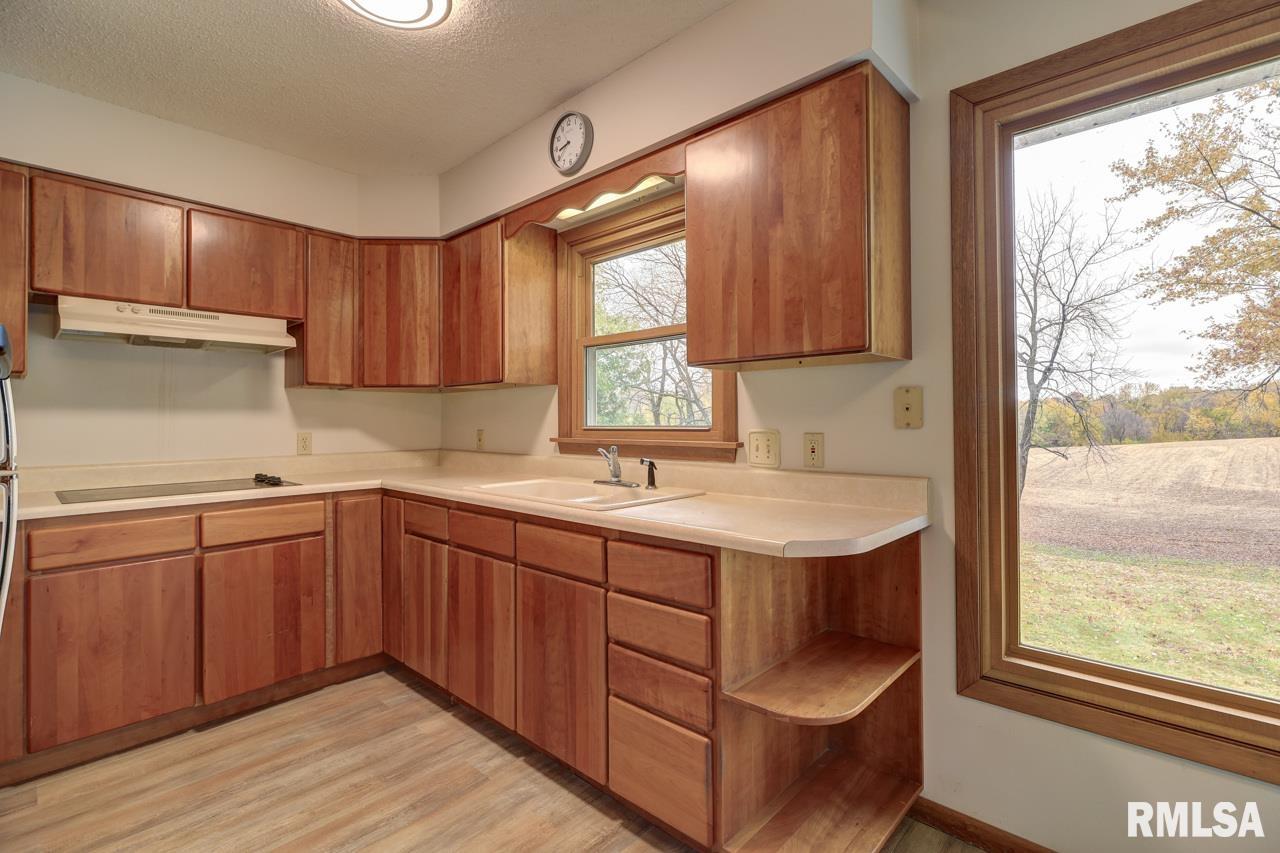 1316 Ridgecrest Drive Clinton, IA 52732 - Photo 4 of 27 Gallery Image 4