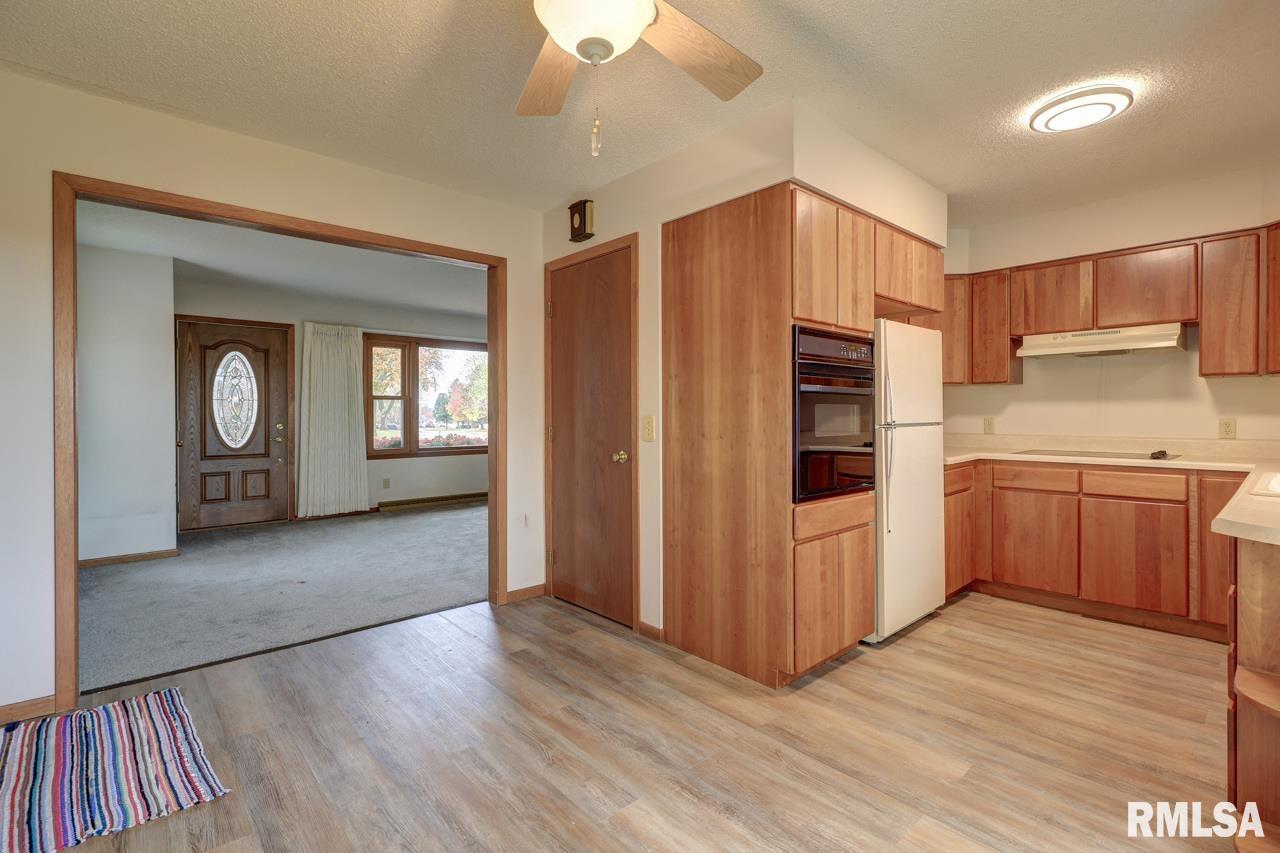1316 Ridgecrest Drive Clinton, IA 52732 - Photo 5 of 27 Gallery Image 5