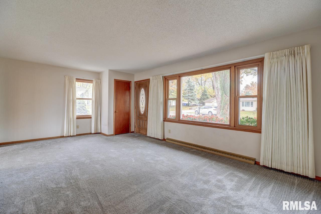 1316 Ridgecrest Drive Clinton, IA 52732 - Photo 7 of 27 Gallery Image 7