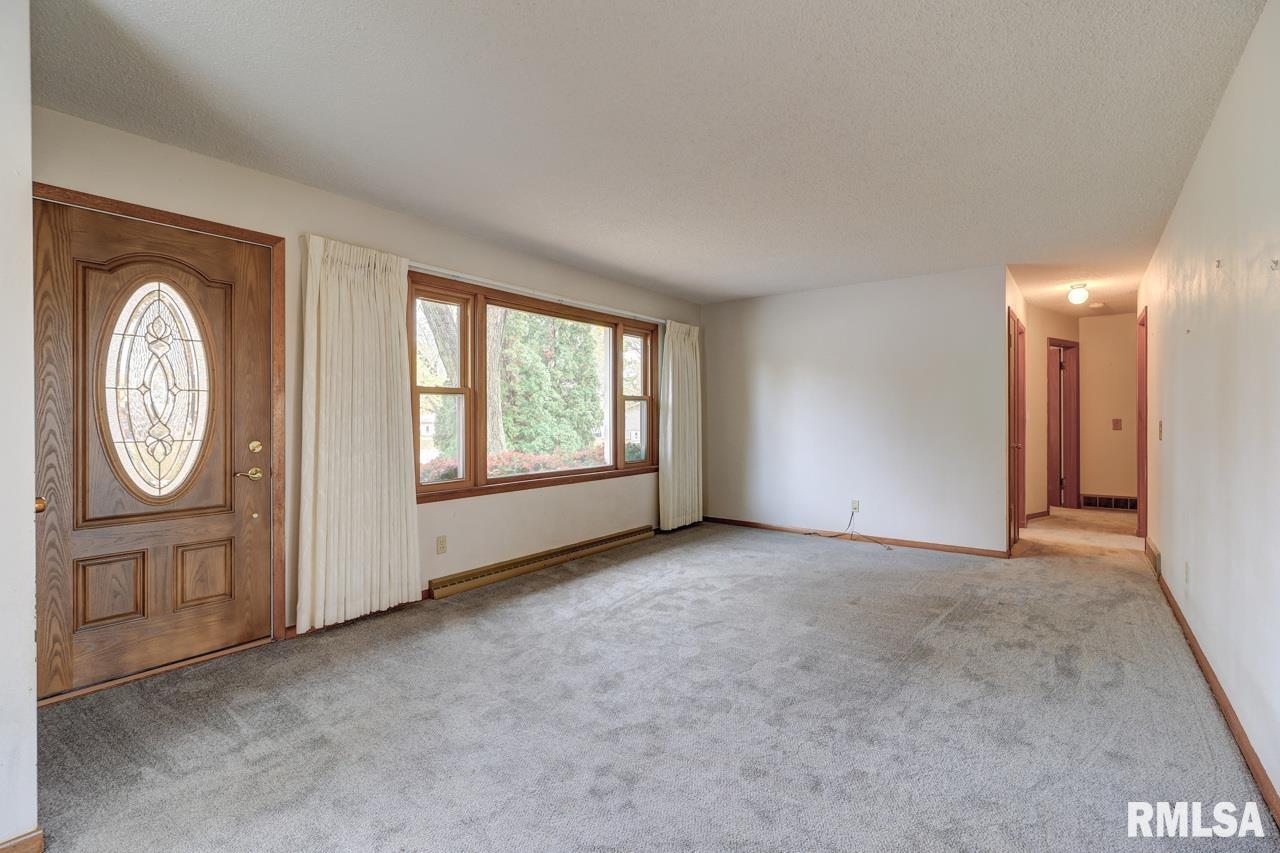 1316 Ridgecrest Drive Clinton, IA 52732 - Photo 8 of 27 Gallery Image 8