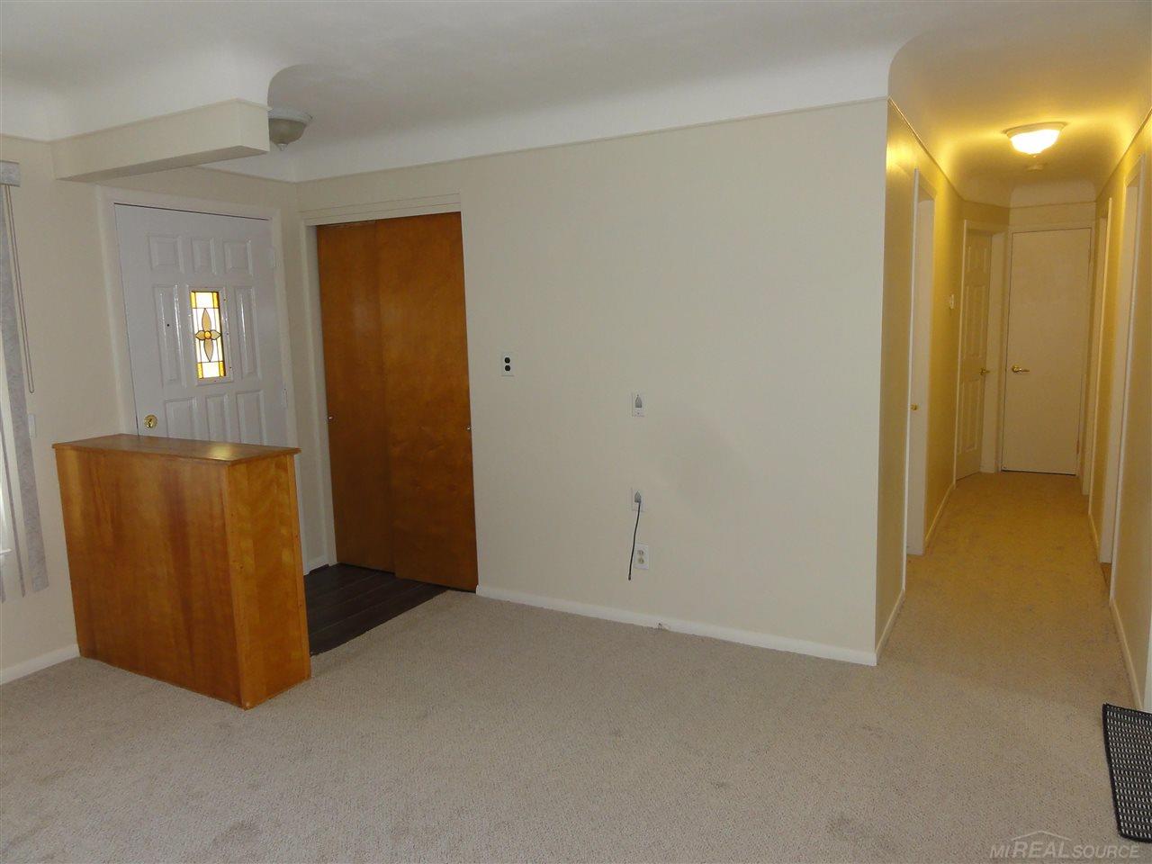 16770 Bell Eastpointe, MI 48021 - Photo 7 of 33 50068423-8.JPG