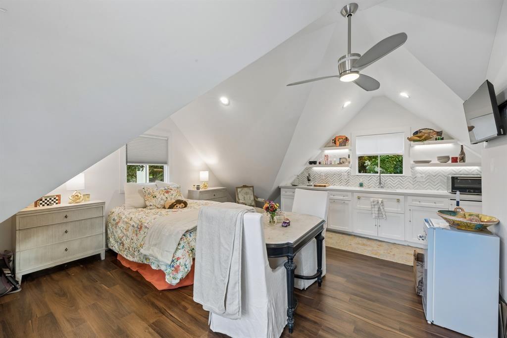 8111 Chadbourne Road Dallas, TX 75209 - Photo 29 of 33